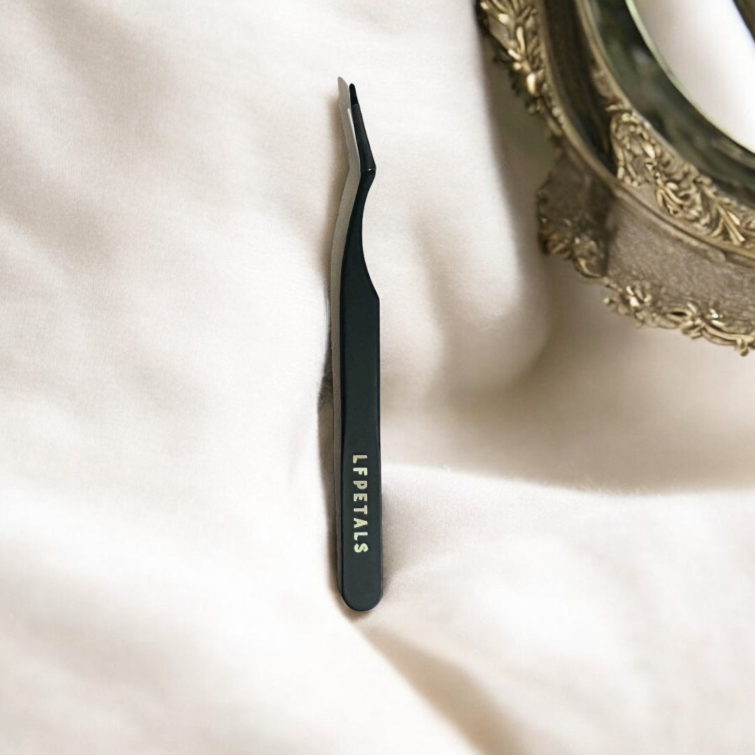 LF Petals Black Velvet Tweezer