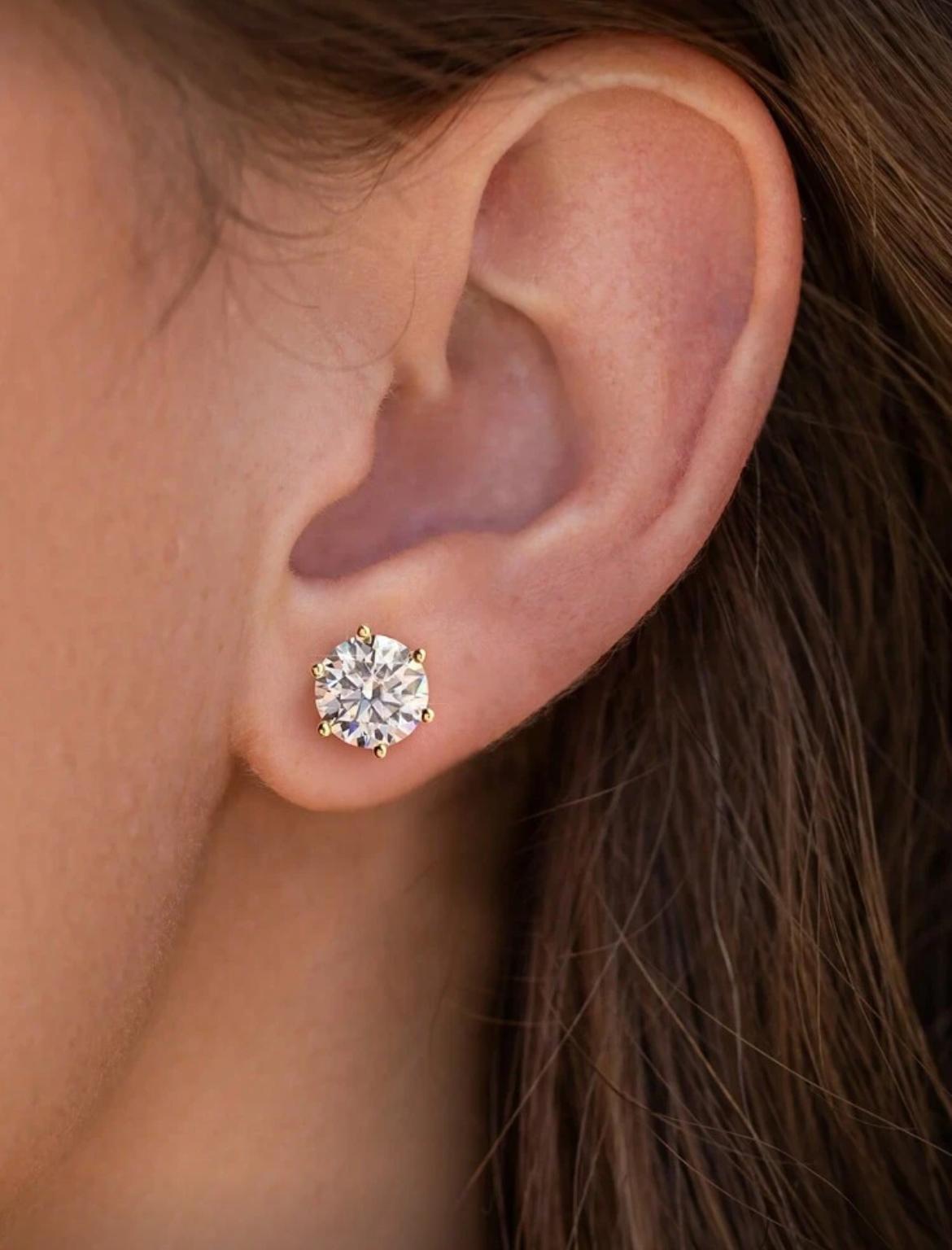 0,5 ct moissanite earrings